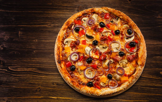 istock Pizza pepperoni with black olives 861661916