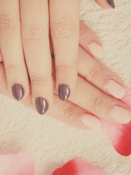 istock Woman presenting her beautiful painted gel hybrid nails 861680914