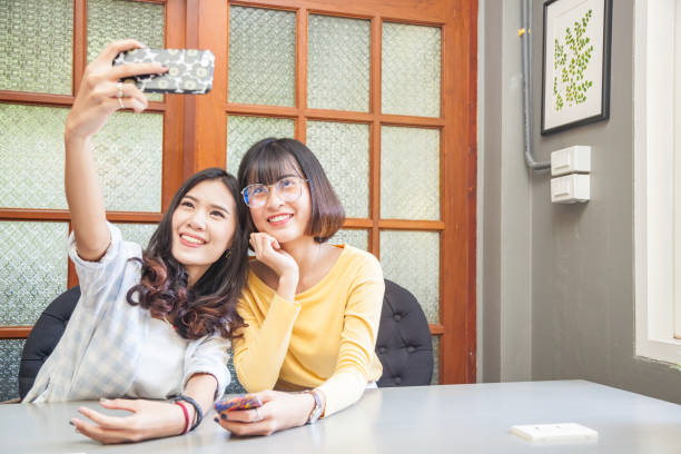 istock Young girls in office 861688416