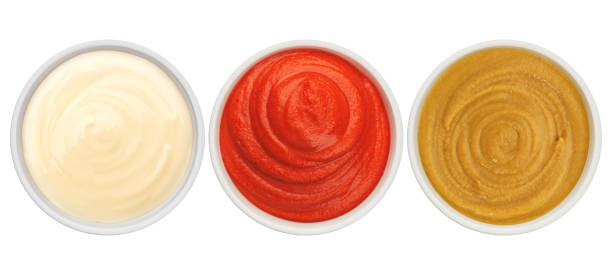 ケチャップ、マヨネーズ、マスタード ホワイト バック グラウンド トップ ビューに分離 - souffle dish ストックフォトと画像
