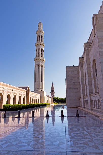 grande moschea del sultano qaboos a muscat, oman - moschea sultan qaboos foto e immagini stock