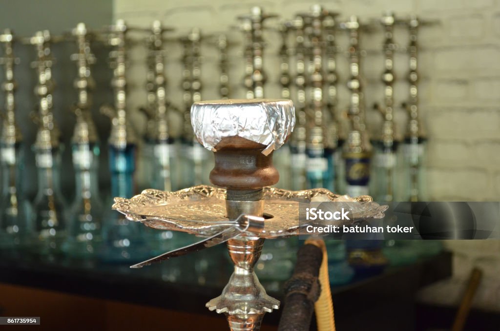 Shishakopf mit Handwerk Tabak mit Shisha-Hintergrund - Lizenzfrei Arabische Kultur Stock-Foto