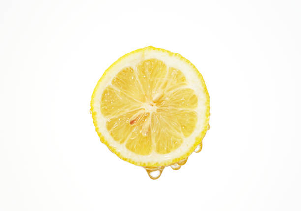 el limón con salpicaduras de agua - lemon isolated clean water fotografías e imágenes de stock