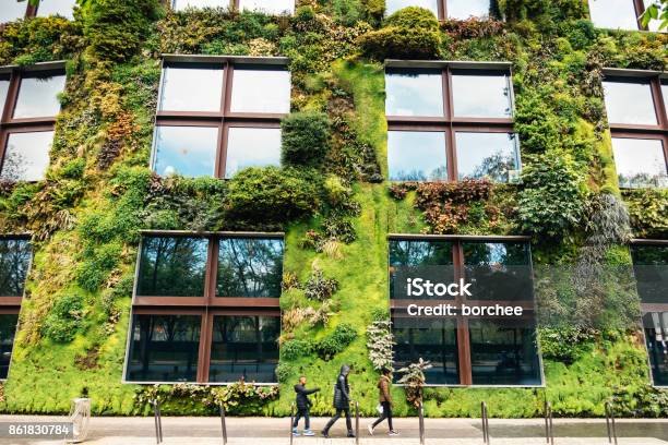 Green Building In Paris Stockfoto und mehr Bilder von Grün - Grün, Stadt, Umweltschutz