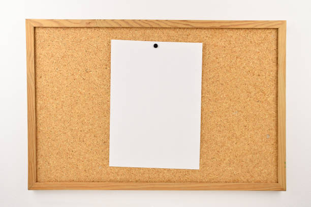 bacheca con copyspace - blank bulletin board paper straight pin foto e immagini stock