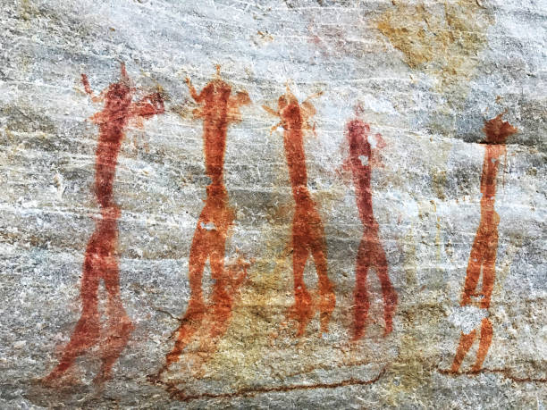 pinturas rupestres de bosquimanos en las montañas de cederberg, sudáfrica - cave painting rock africa bushmen fotografías e imágenes de stock