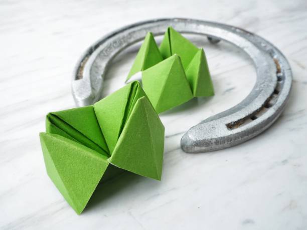 istock Paper fortune teller with horse shoes 861914398