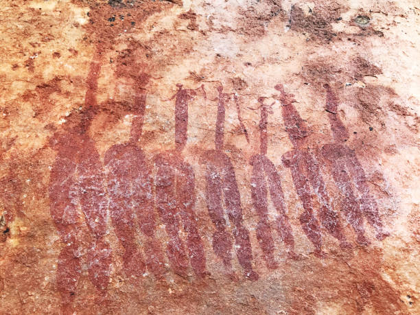 pinturas rupestres de bosquimanos en las montañas de cederberg, sudáfrica - cave painting rock africa bushmen fotografías e imágenes de stock