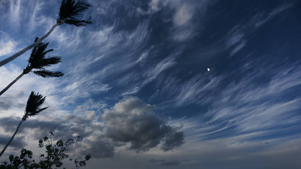 карибское небо до прибытия hurricne - hurricane florida стоковые фото и изображения