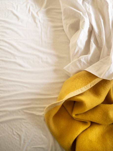 letto, coperta, materasso, morbidezza, hotel, coperta di lana - untucked foto e immagini stock