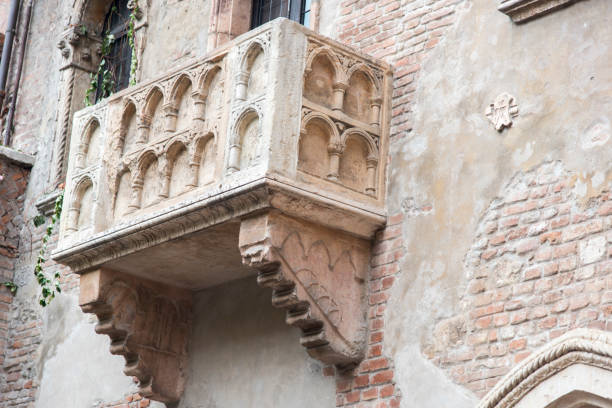 istock Romeo and Julia balcony 862006550