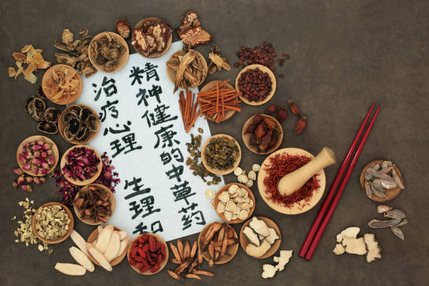 伝統的な古代中国医学 - astragalus chinese medicine root plants ストックフォトと画像