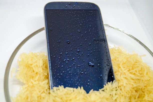 Life Hacks - first aid for the wet smartphone Dry your mobile phone with rice lifehack stock pictures, royalty-free photos & images