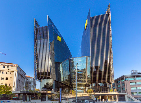 140 West Street office building in Sandton, to be a 4 to 5 star rating green building, with 27,000m² of office space. Architecture by Paragon Group, situated opposite the Gautrain metro station.