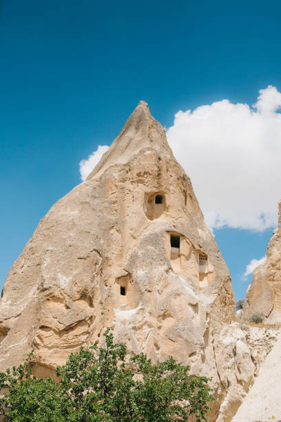 splendida vista sulle colline della cappadocia. uno dei luoghi d'interesse della turchia. turismo, viaggi, splendidi paesaggi, natura. - luogo dinteresse nazionale foto e immagini stock