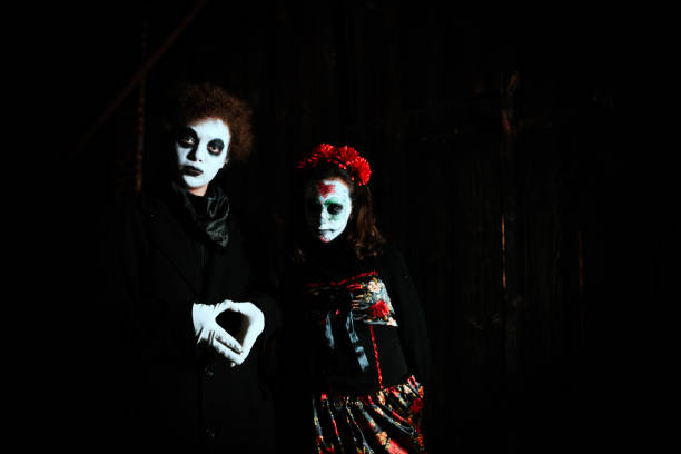 istock Having fun at Halloween – The couple 862079424