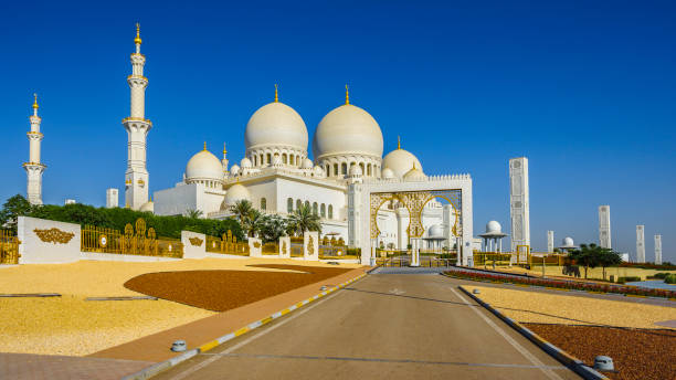 istock Sheikh Zayed Grand Mosque in Abu Dhabi 13 862086484