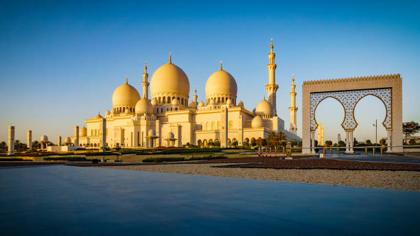 istock Sheikh Zayed Grand Mosque in Abu Dhabi 15 862090304