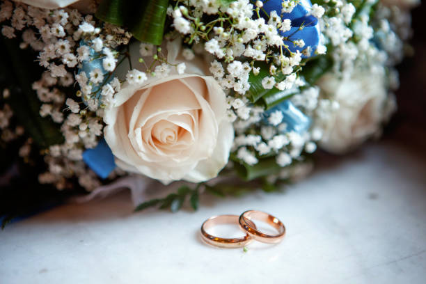 istock Wedding rings and bouquet 862112714