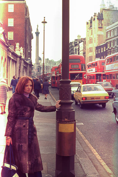 런던의 거리에 빈티지 하루 - photography urban scene vertical toned image 뉴스 사진 이미지