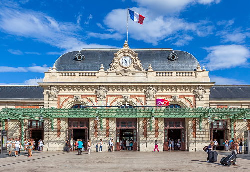 Nice: Gare de Nice - Ville is main railway station in Nice, completed in 1867 by architect Louis Bouchot and served by intercity and high speed TGV trains.