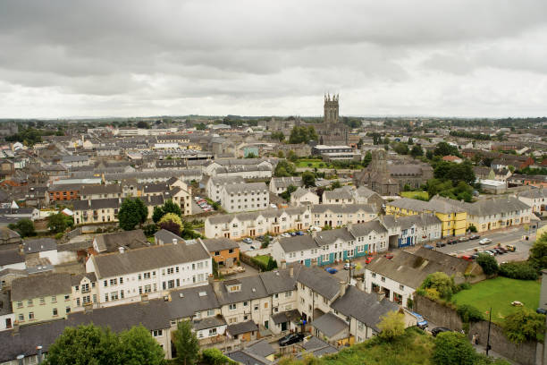 килкенни сити в ирландии - kilkenny city стоковые фото и изображения