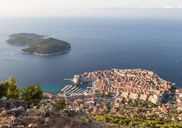 istock Sunrise over the famous Dubrovnik historic old town 862184384