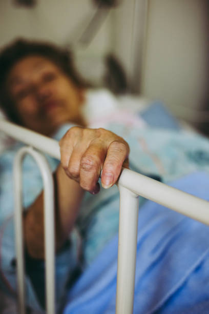 istock Elderly women hospitalized 862202238