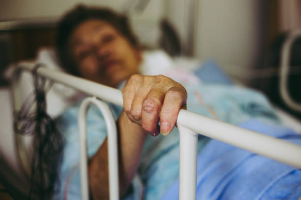 istock Elderly women hospitalized 862202296