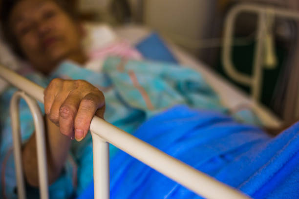 istock Elderly women hospitalized 862202362