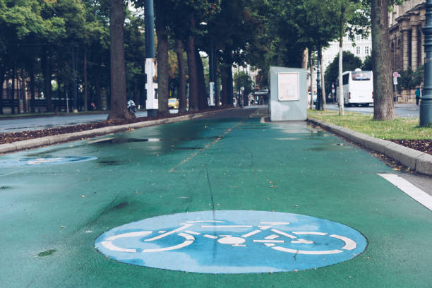 istock Cycling path in the city, Vienna, Austria 862216026
