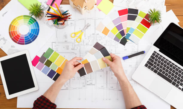 дизайнер интерьера работает с палитрой сверху - home decorating interior designer blueprint planning стоковые фото и изображения