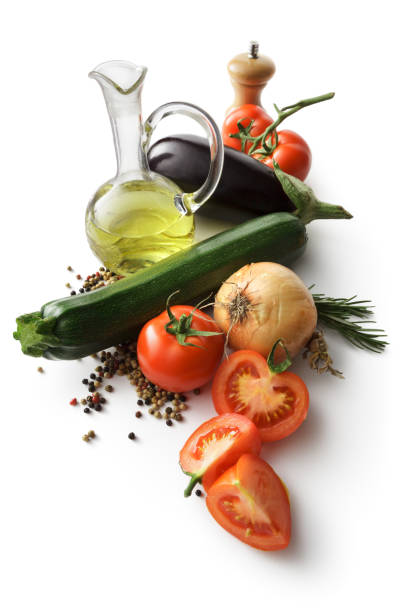 ส่วนผสม: ผักสําหรับ ratatouille แยกบนพื้นหลังสีขาว - salad oil ภาพสต็อก ภาพถ่ายและรูปภาพปลอดค่าลิขสิทธิ์