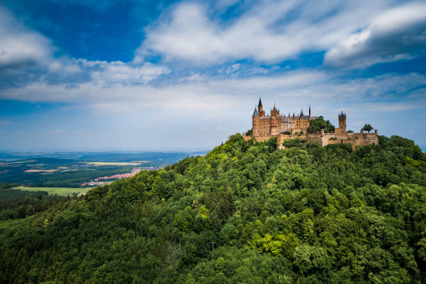 castello di hohenzollern, germania. - fort foto e immagini stock