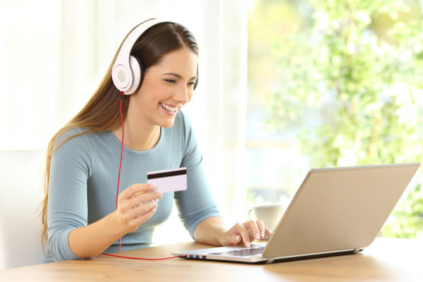 istock Buyer paying on line music with credit card 862273654