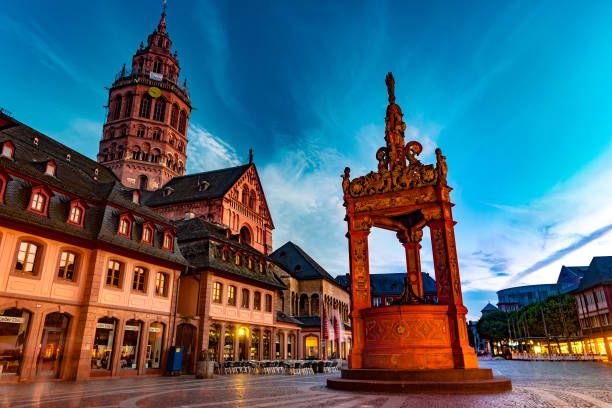 istock View of the Mainz Cathedral and Markt square 862286322