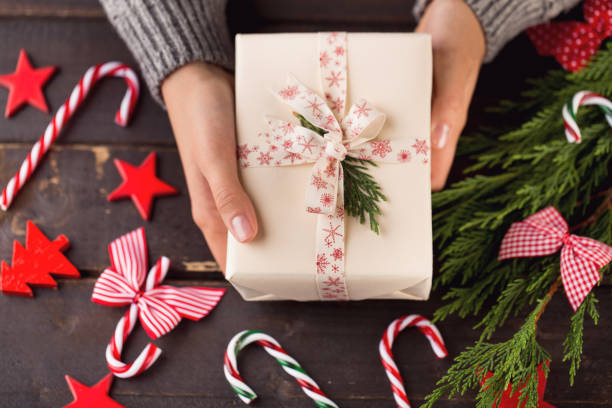 istock Woman hands making Christmas day gifts. 862286638