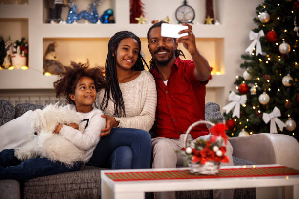 istock Family Christmas selfie 862287072