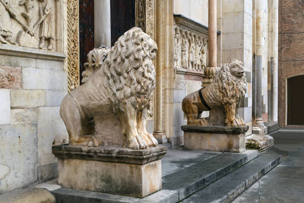 istock statue of lions, Modena, Italy 862291538