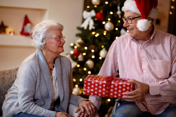 istock senior man and woman with Christmas gift 862291544