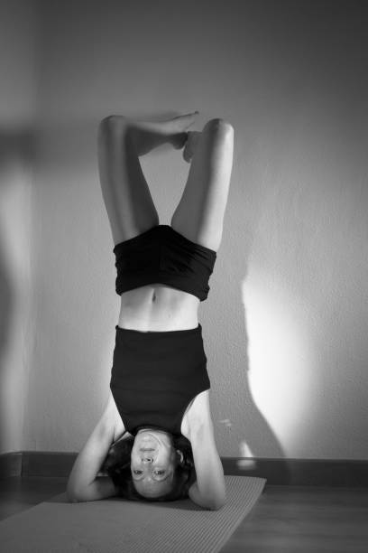 istock Woman trying to do yoga practices 862297666