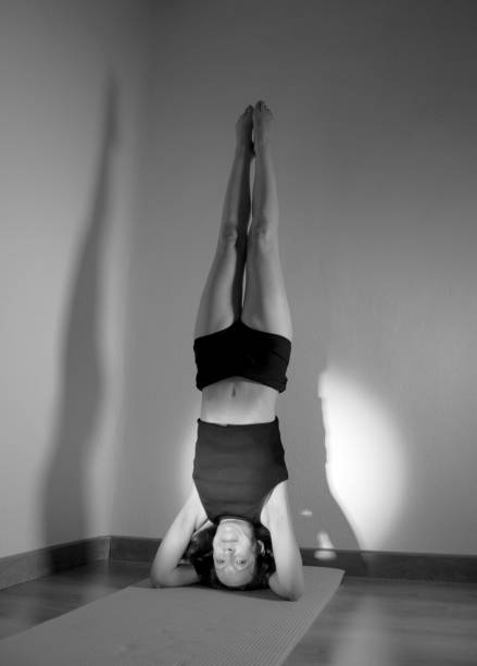 istock Woman trying to do yoga practices 862297668