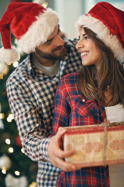 istock Pair in love with Christmas gift 862301192