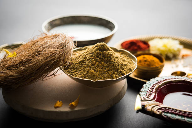 abhyanga snan on first day of diwali - special herbal bath with ubtan or utne, a mix herbal powder to have bath and scrub on the occasion of diwali, selective focus - medicated imagens e fotografias de stock