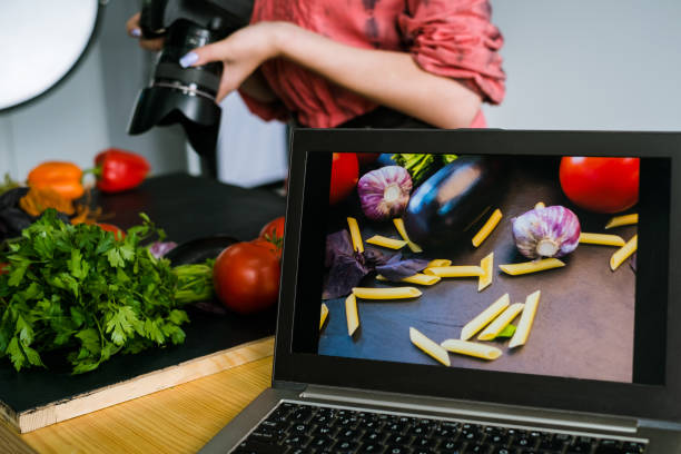 istock food photography laptop advertisment e-commerce 862320720