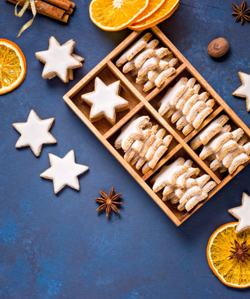 традиционные корицы звезда печенье - anise cinnamon star nutmeg стоковые фото и изображения