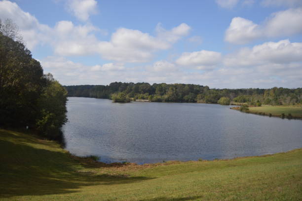 istock Little Mulberry Park, GA Miller Lake 862337408