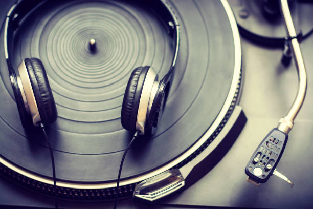 istock Close up of headphones on turntable 862345598