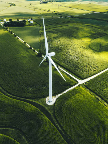ветровая турбина в айове - fog wind power energy fuel and power generation стоковые фото и изображения