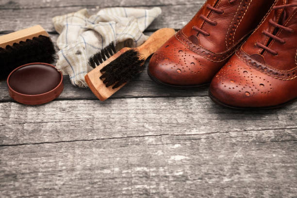istock Leather shoes with polishing equipment 862359330